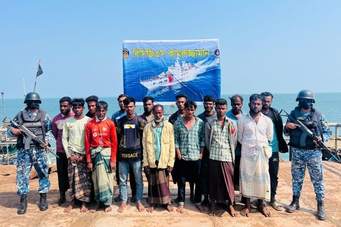 সাগরে কোস্ট গার্ডের অভিযান : ১৫ মানব পাচারকারী আটক, নারী ও শিশুসহ ১৫৩ জন উদ্ধার